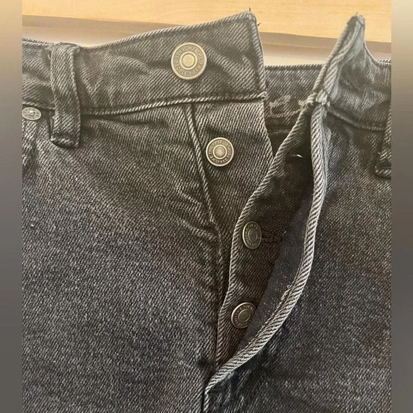 Free People We The Free Distressed Mid Rise Denim Button Fly Shorts Size 27 - Picture 3 of 5